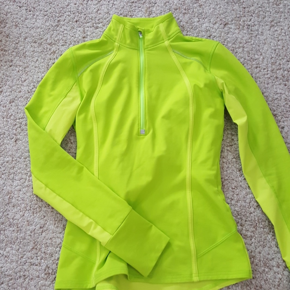 Athlete Half zip pull over .